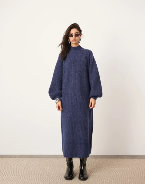 ASOS EDITION – Hochgeschlossenes Grobstrick-Maxikleid in Marineblau