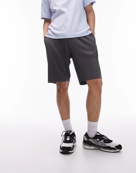 Topman oversized plisse short in charcoal