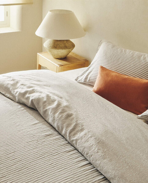 Duvet cover with narrow stripes