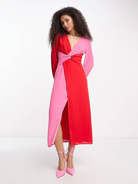 Pretty Lavish – Midaxikleid in kontrastierendem Rosa und Rot mit Zierknoten vorne