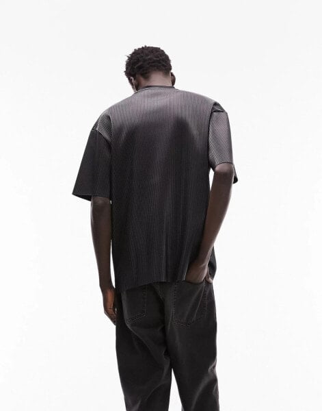 Topman – Plissee-T-Shirt aus schwarzem Kunstleder mit Oversize-Schnitt