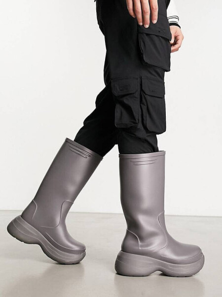 ASOS DESIGN – Wadenhohe Gummistiefel in Anthrazit mit dicker Sohle