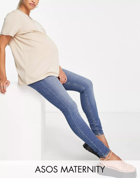 Женские джинсы ASOS Maternity ASOS DESIGN Maternity Sehr enge Röhrenjeans in authentischer, mittelblauer Waschung mit hoher Taille und Unterbauchbund