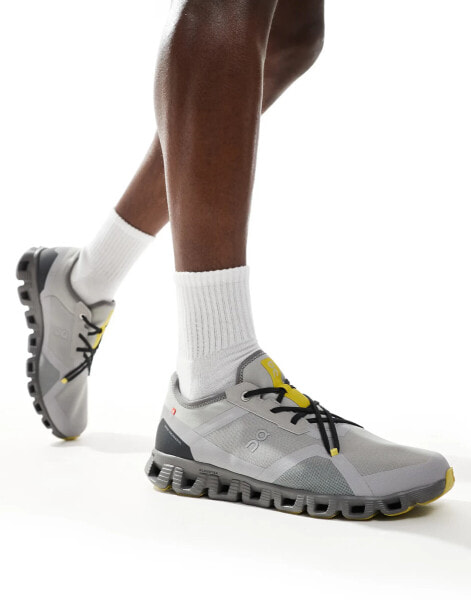 ON Cloud X 4 training trainers in grey