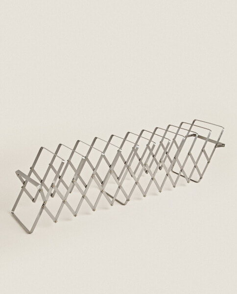 Extendable magazine rack