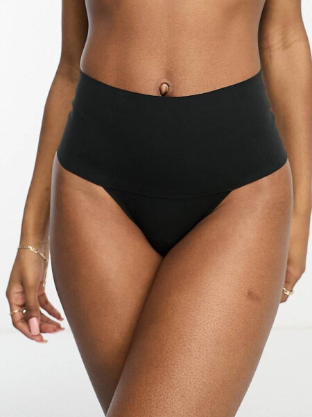 Spanx Undie-tectable smoothing thong in black