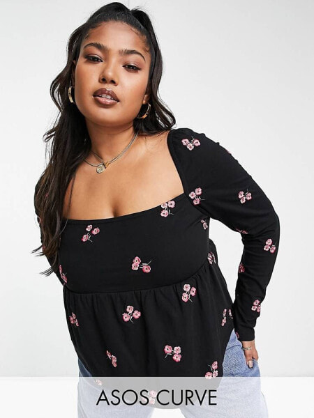 ASOS DESIGN Curve – Oberteil in Schwarz mit eckigem Ausschnitt und aufgestickten Blumen in Rot