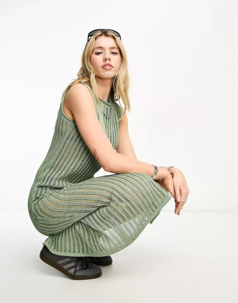 ASOS DESIGN – Locker geschnittenes Midi-Strickkleid in Khaki mit transparenter Rippenstruktur