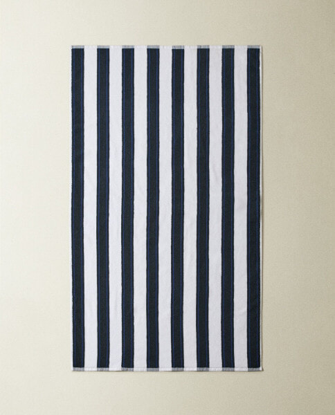 Cotton bath towel with wide stripes