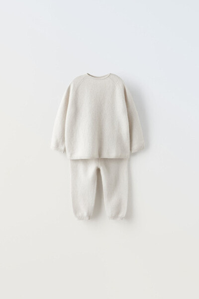 100% cashmere sweater and trousers co-ord