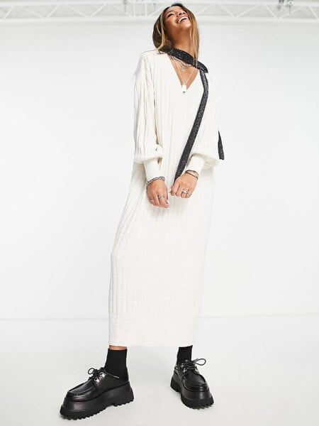 Only knitted v neck maxi dress in cream