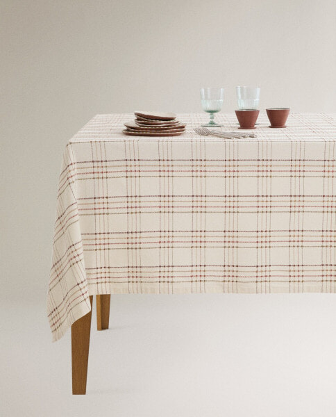 Tablecloth with raised lines