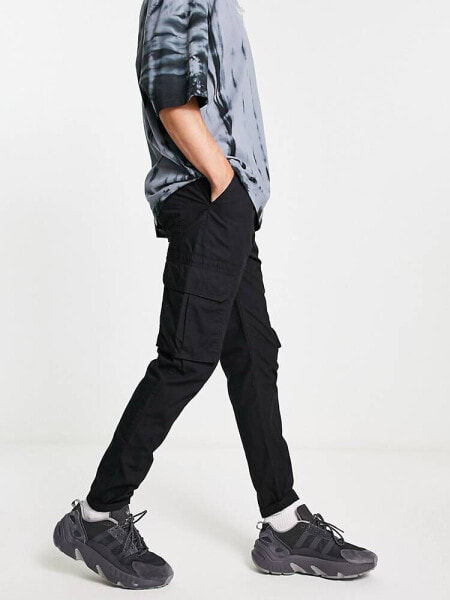 New Look regular fit ripstop cargos in black