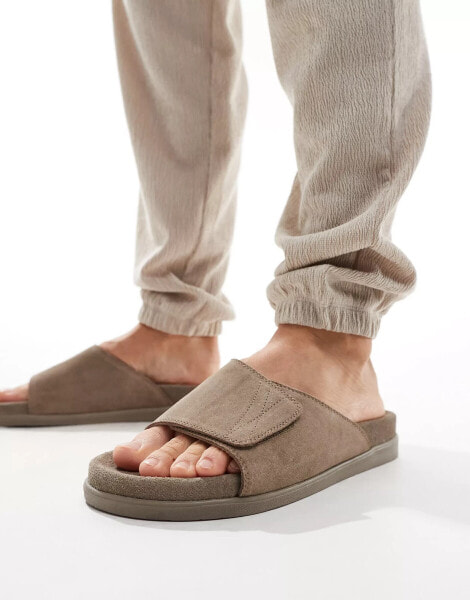 schuh samuel sandals in taupe suede