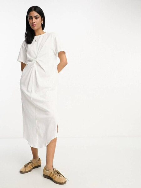 River Island – Midi-T-Shirt-Kleid in Weiß mit verdrehter Vorderseite