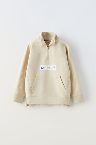 Quarter-zip sweatshirt with pocket