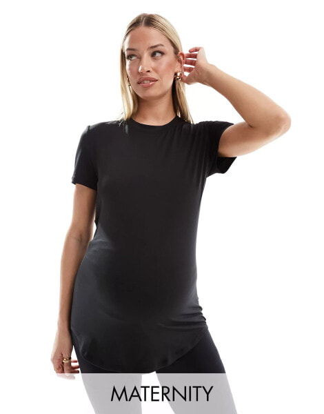 Nike Training Maternity – One – T-Shirt in Schwarz, Umstandsmode