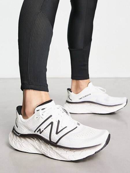 New Balance Running More trainers in white