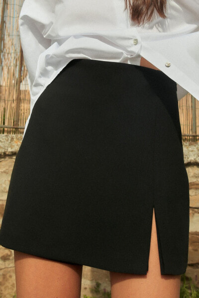 SKORT WITH SLIT AT THE HEM