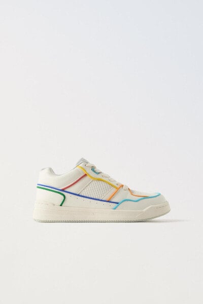 Minimalist lace-up sneakers with multicoloured trim