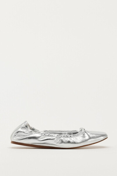 Metallic gathered ballet flats with bow