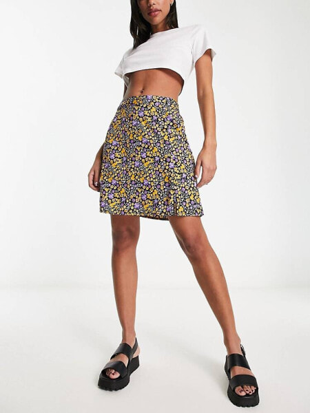 Pieces mini side split skirt in purple ditsy floral