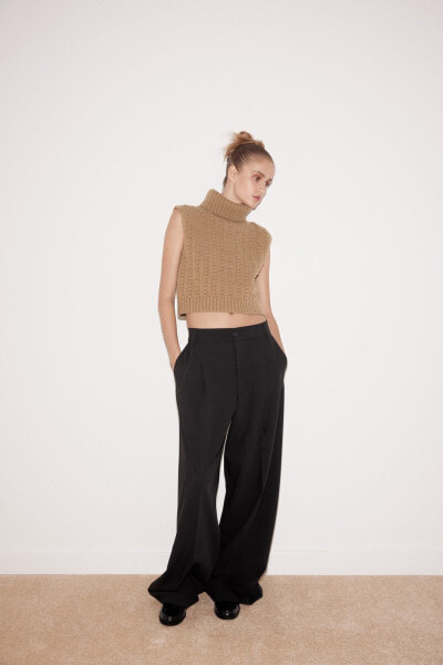 Textured knit cropped sweater
