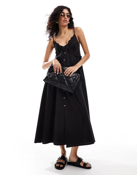 Miss Selfridge – Maxi-Trägerkleid in Schwarz mit Besatz und durchgehender Knopfleiste