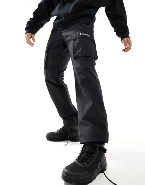 Columbia Doverwood II crinkle cargo pants in black