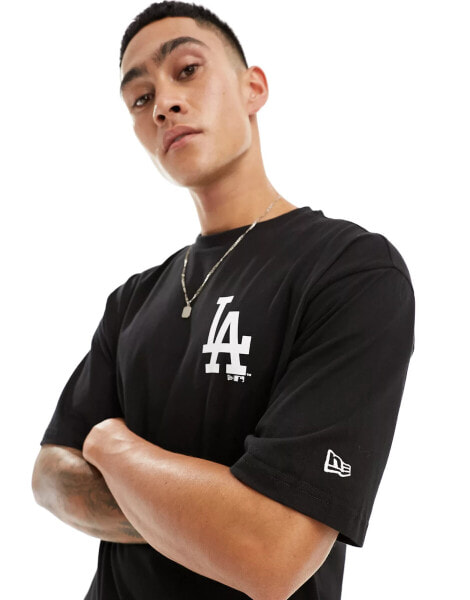 New Era LA logo t-shirt in black