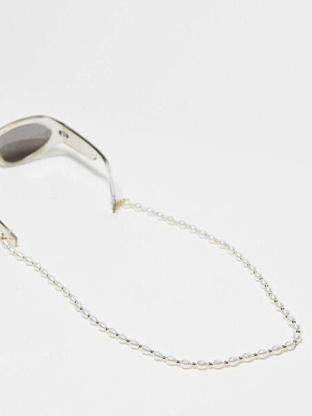 Jeepers Peepers pearl sunglasses chain in gold