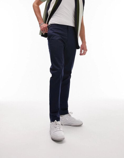 Topman – Schmal geschnittene, elegante Chinohose in Marineblau