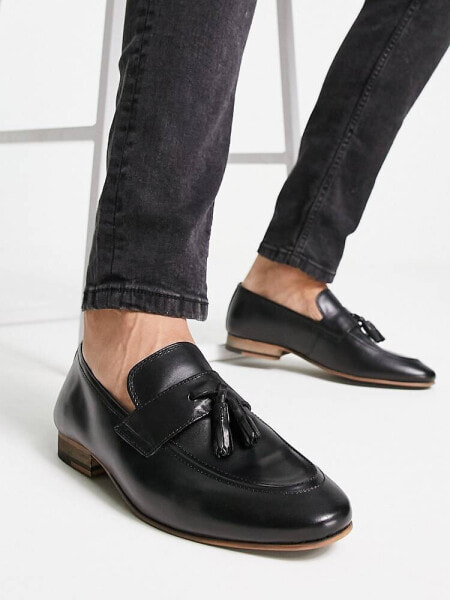 Schuh ryan tassel loafers in black leather 