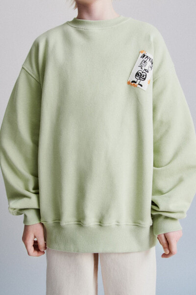 Patch label sweatshirt