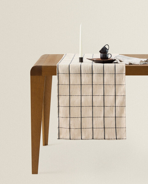 Checked table runner