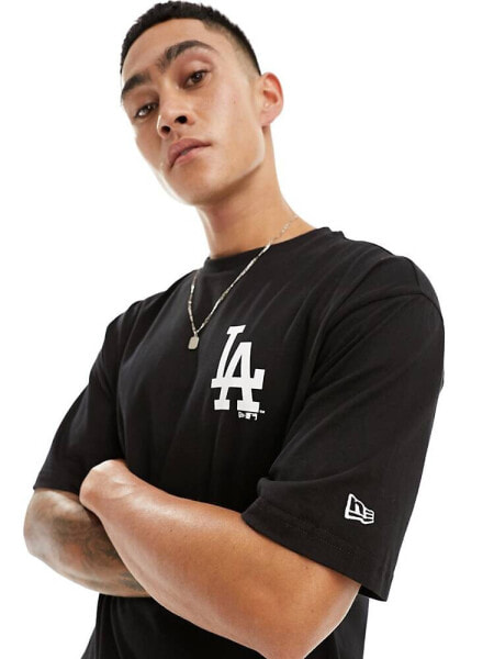 New Era LA logo t-shirt in black