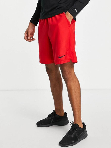 Nike Training – Flex Woven Dri-FIT – Shorts in Rot