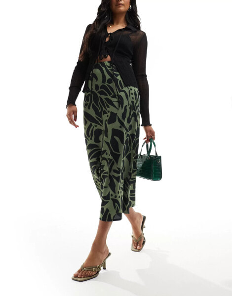 New Look satin midi skirt in green swirl