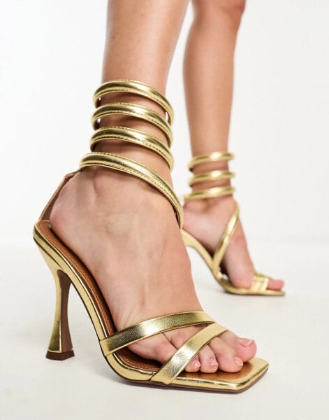 ASOS DESIGN – Neo – Sandaletten in Gold mit gewickeltem Knöcheldetail