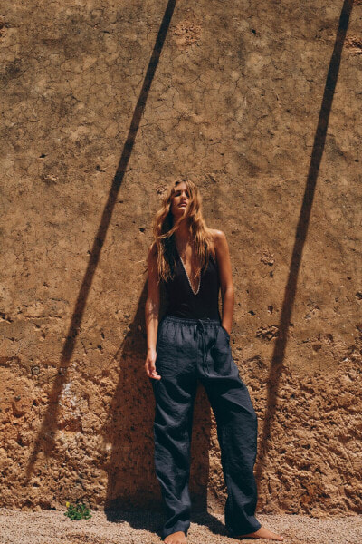 Flowing cropped trousers