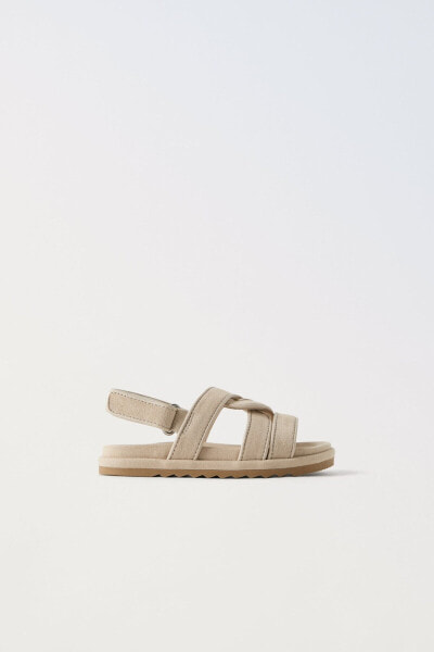 Leather sandals with trims