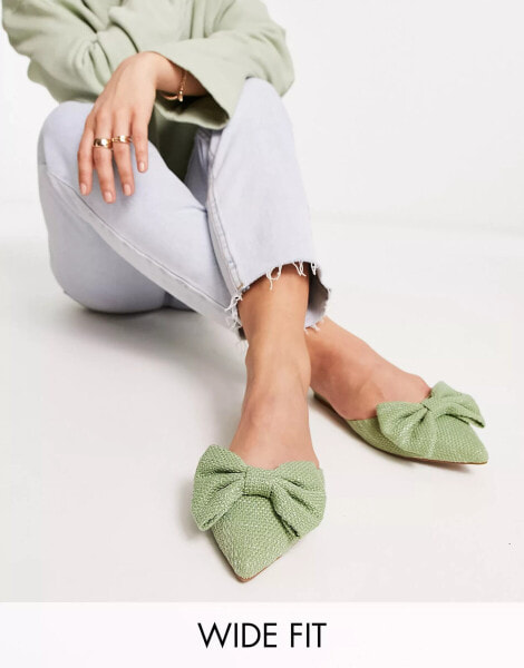 ASOS DESIGN Wide Fit – Lass – Flache, spitze Mules aus grünem Tweed mit Oversize-Schleife