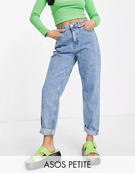 ASOS DESIGN Petite relaxed mom jeans in lightwash - LBLUE