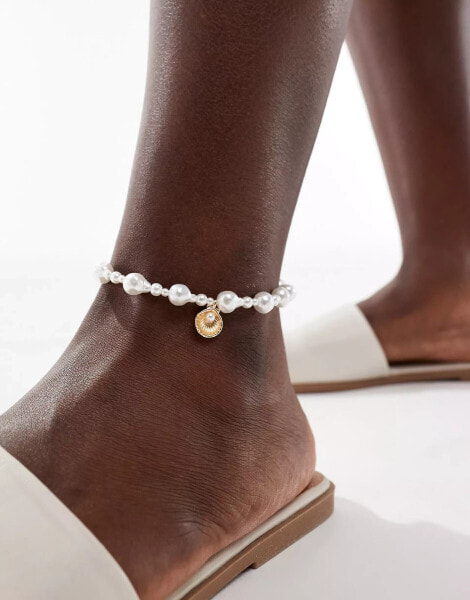 ASOS DESIGN Curve anklet with shell and faux pearl charm in gold tone