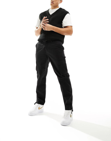 New Look ripstop cargo trouser in black