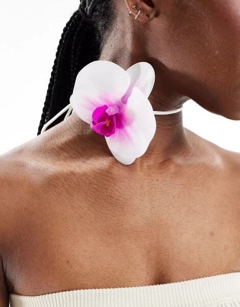 Kaiia tropical flower choker in white and purple