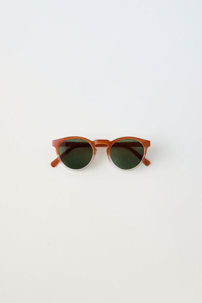 Round resin sunglasses