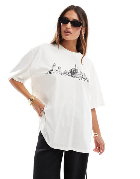 ASOS DESIGN – Boyfriend Fit T-Shirt in Creme mit Phönix-Stadtbild-Grafik