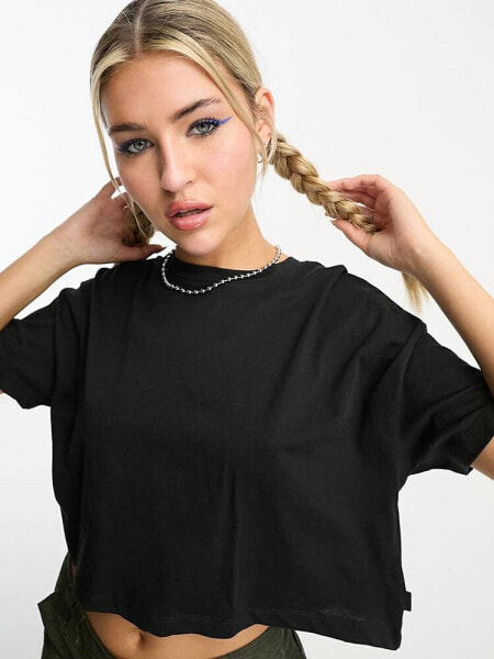 Noisy May cropped t-shirt in black