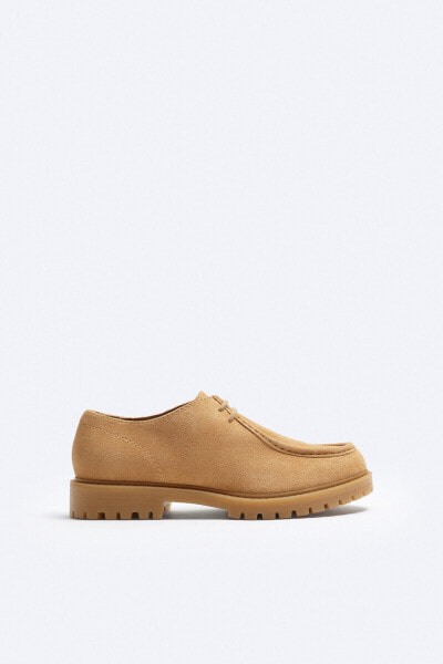 Split suede shoes with moc toe